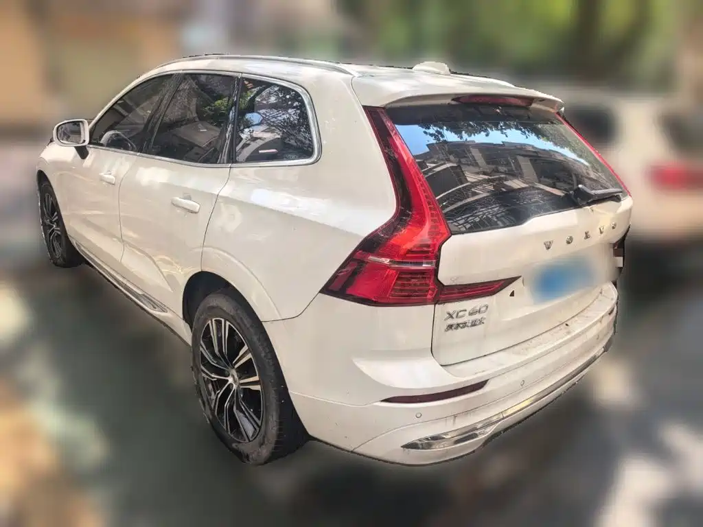 Volvo XC60 2022 — фото 4