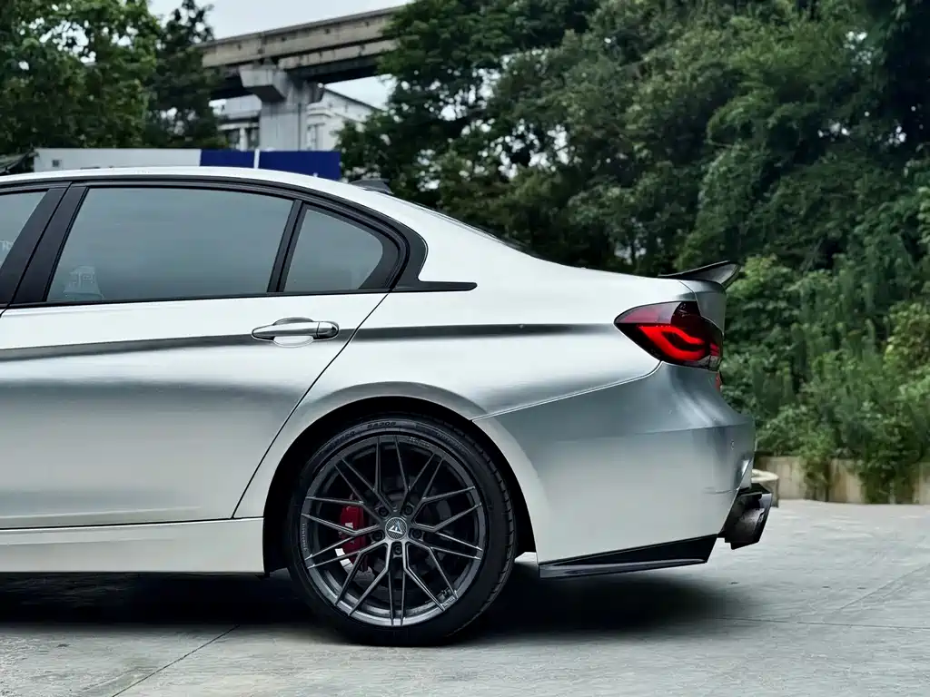 BMW 3 Series 2019 — фото 25