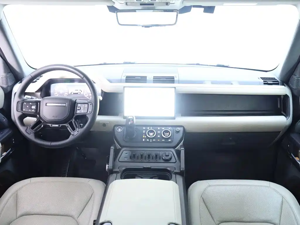 Land Rover Defender 2022 — фото 13