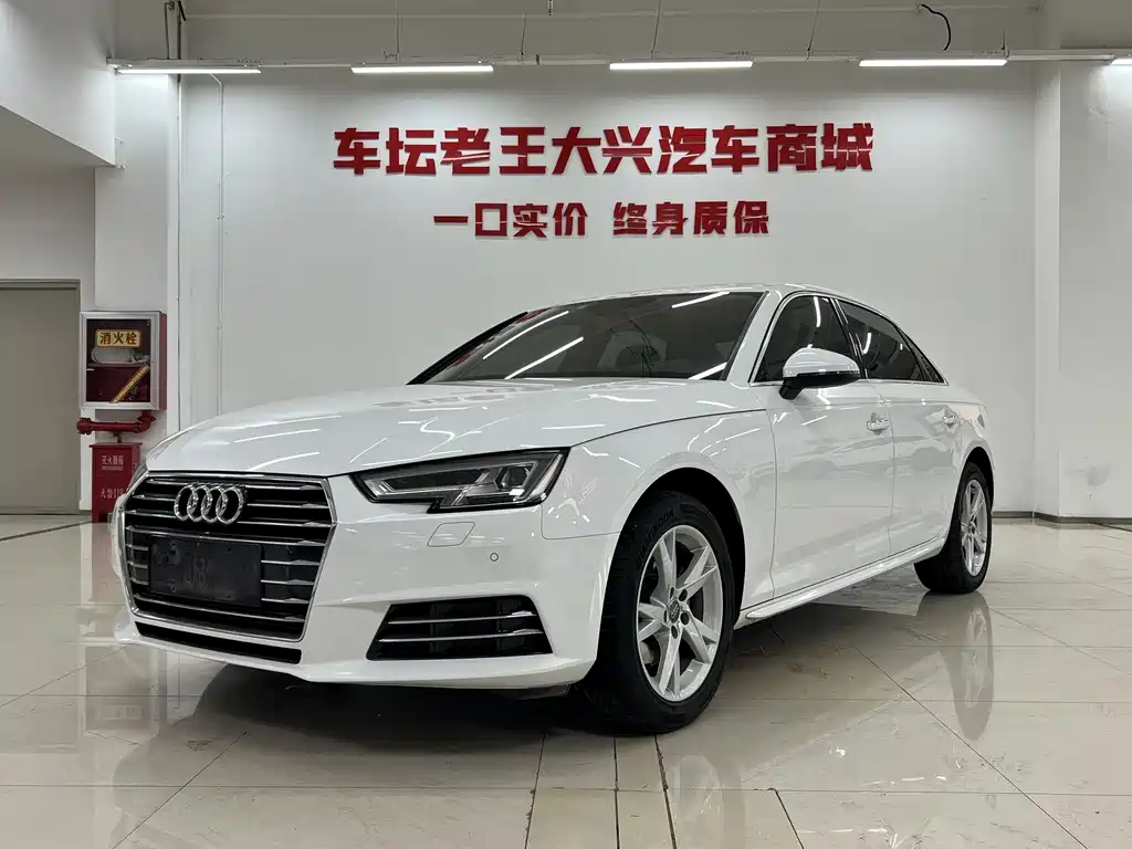 Audi A4L 2018 — фото 1