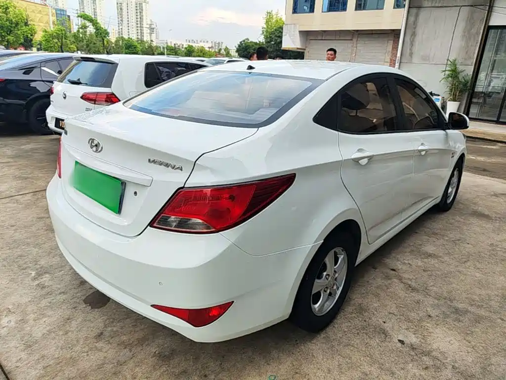 Hyundai Accent 2015 — фото 7