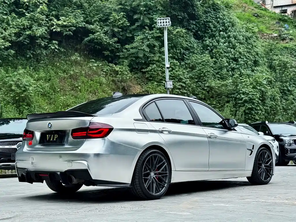 BMW 3 Series 2019 — фото 10