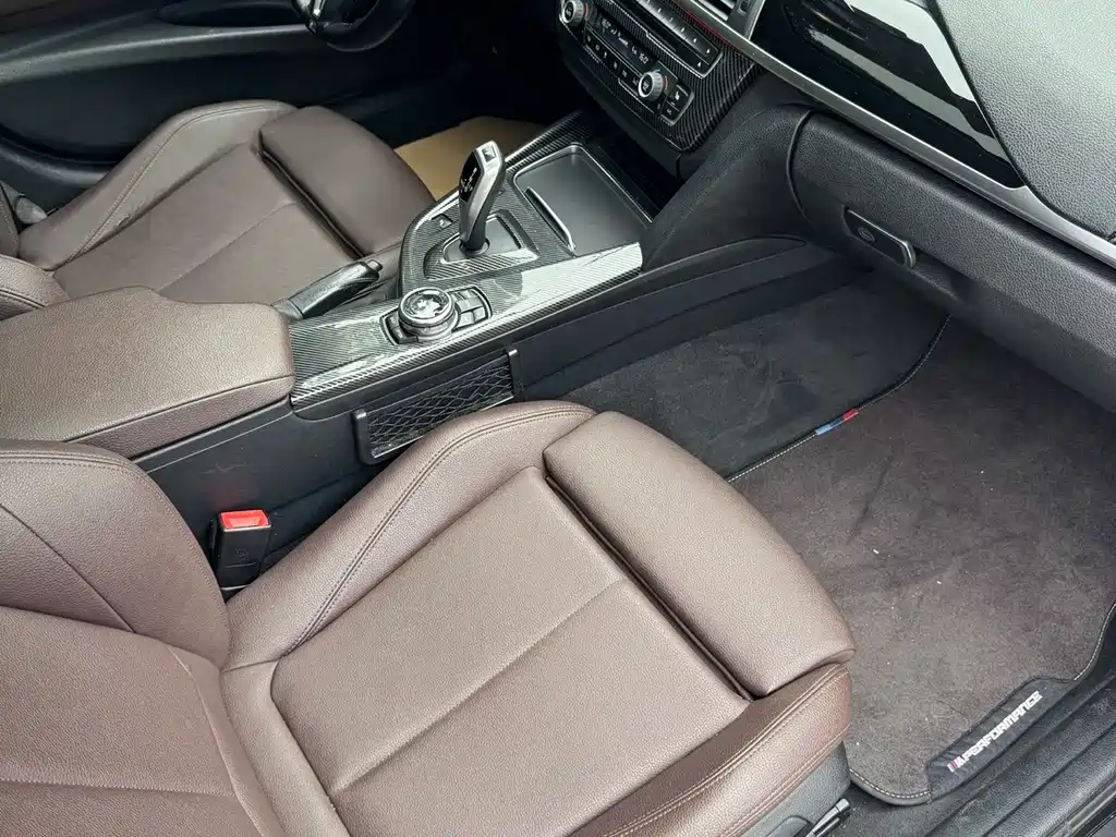 BMW 3 Series 2019 — фото 18