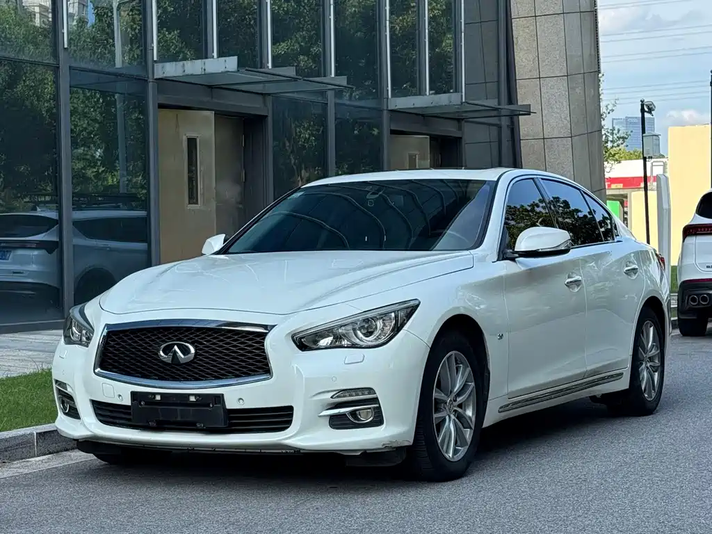 Infiniti Q50L 2016 — фото 1