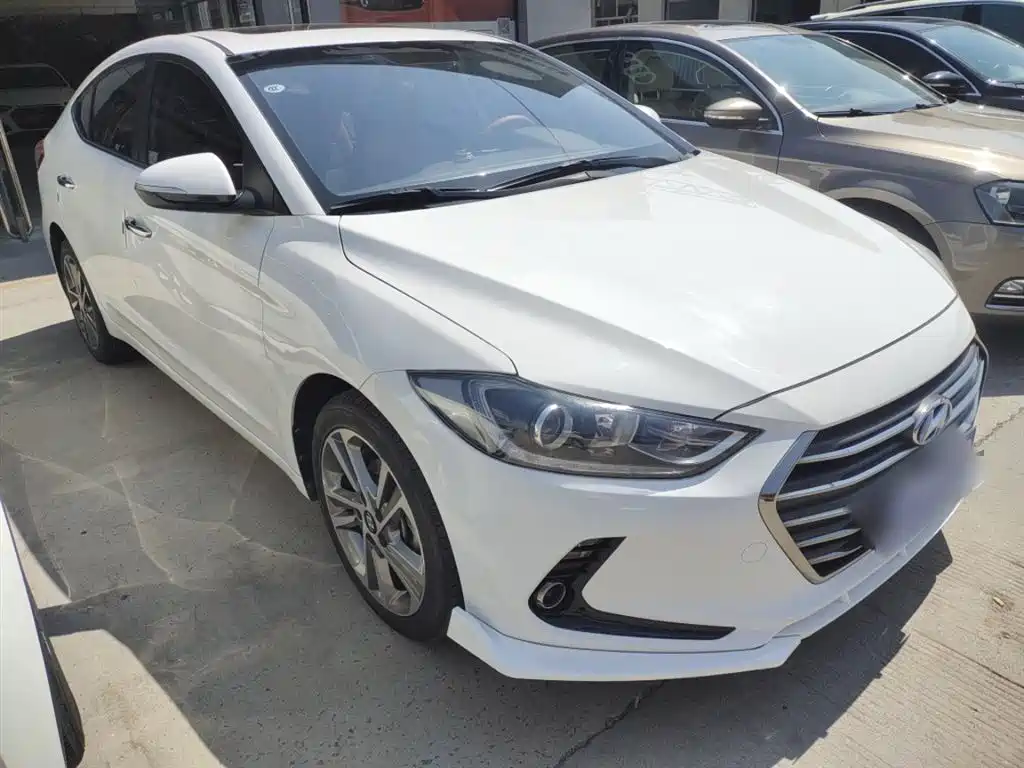 Hyundai Elantra 2019 — фото 9