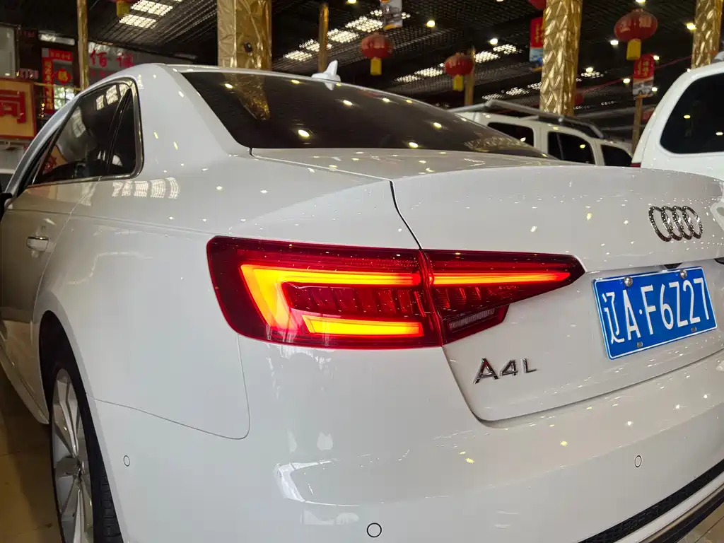 Audi A4L 2018 — фото 11
