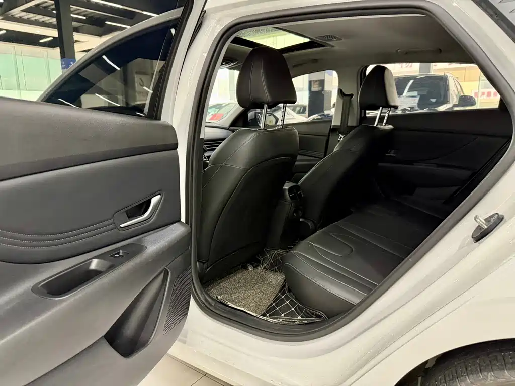 Hyundai Elantra 2023
