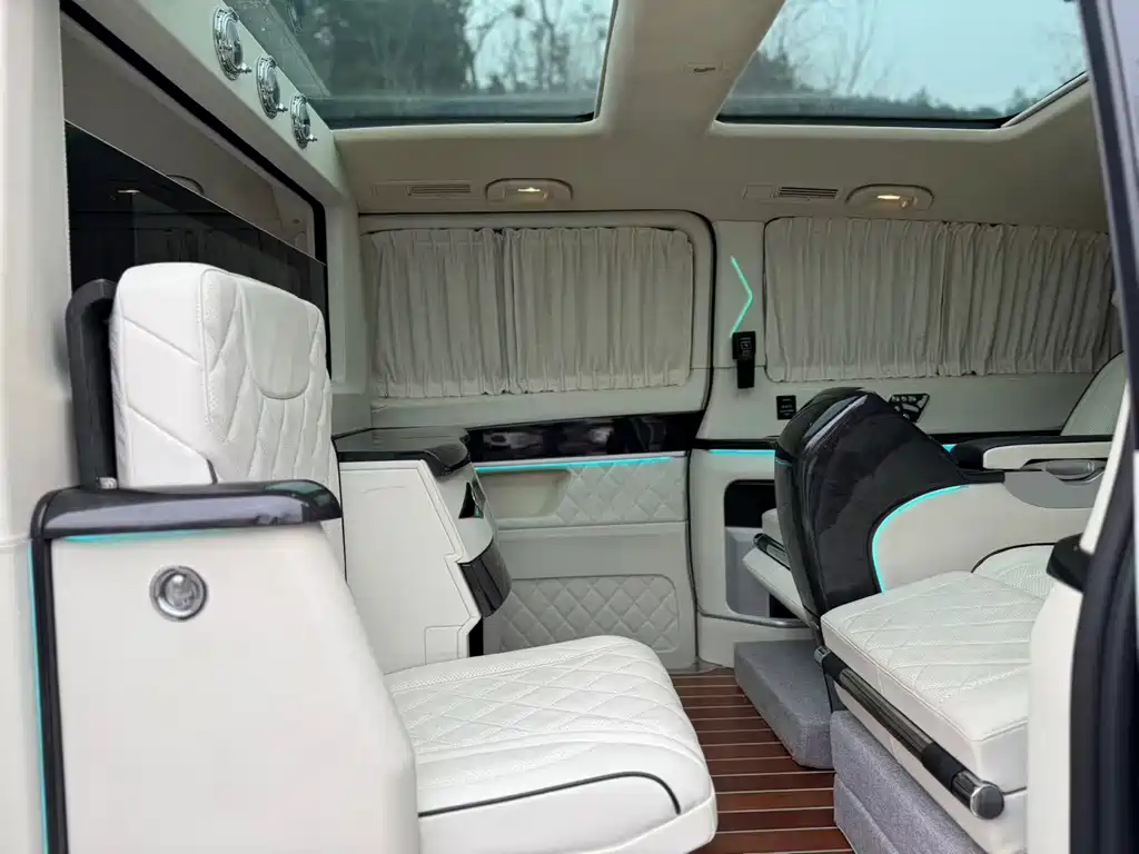 Mercedes-Benz V-Class 2019 — фото 14