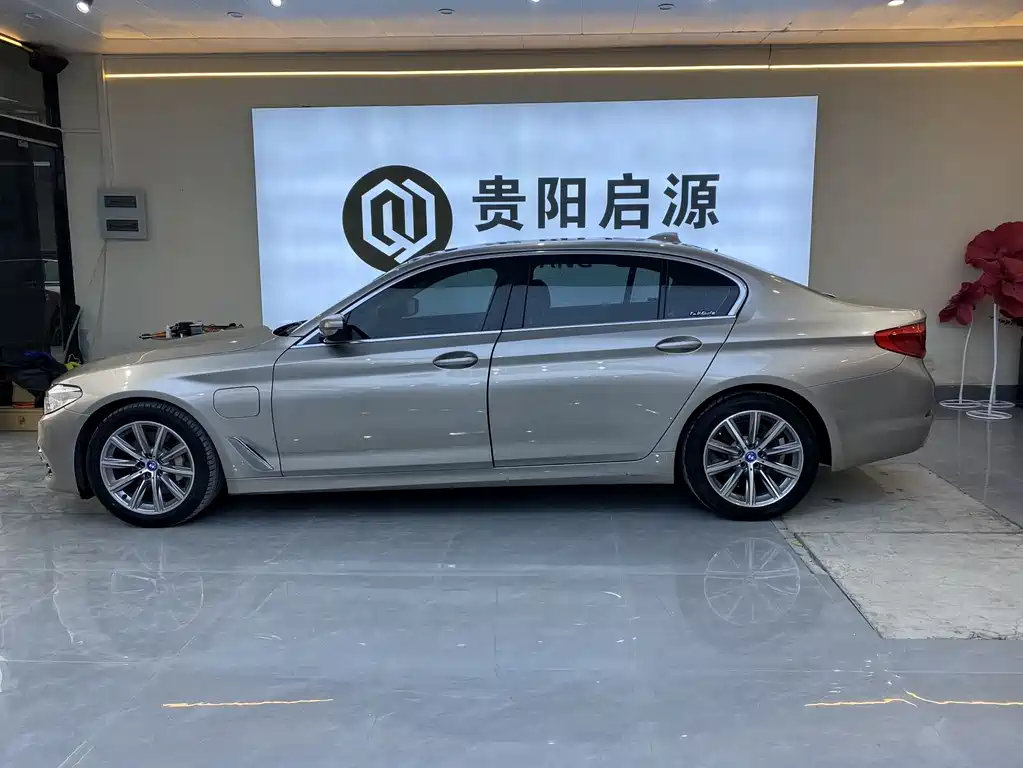 BMW 5 Series New Energy 2018 — фото 3