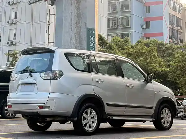 Mitsubishi Junge 2014