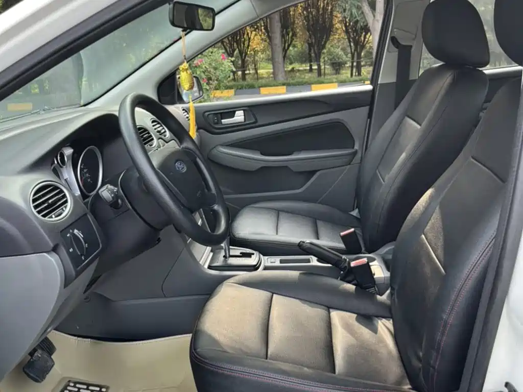 Ford Focus 2014 — фото 14