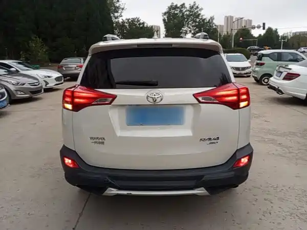 Toyota RAV4 2015