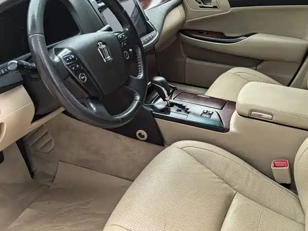 Toyota Crown 2010