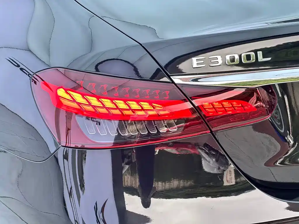 Mercedes-Benz E-Class 2022 — фото 24