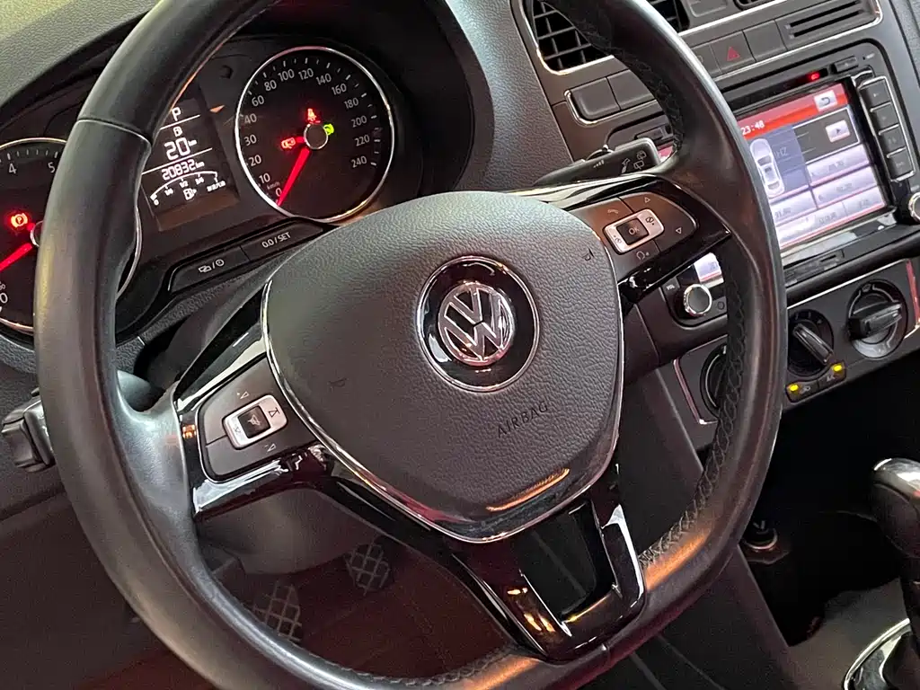Volkswagen Polo 2016 — фото 10