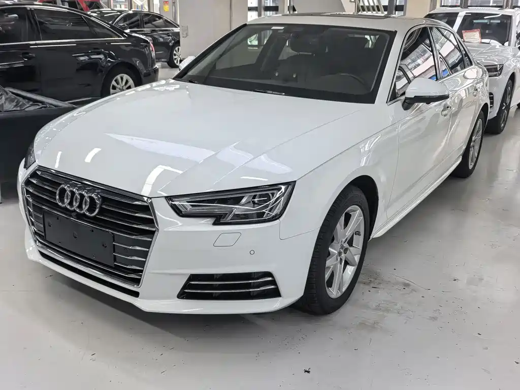 Audi A4L 2018 — фото 1