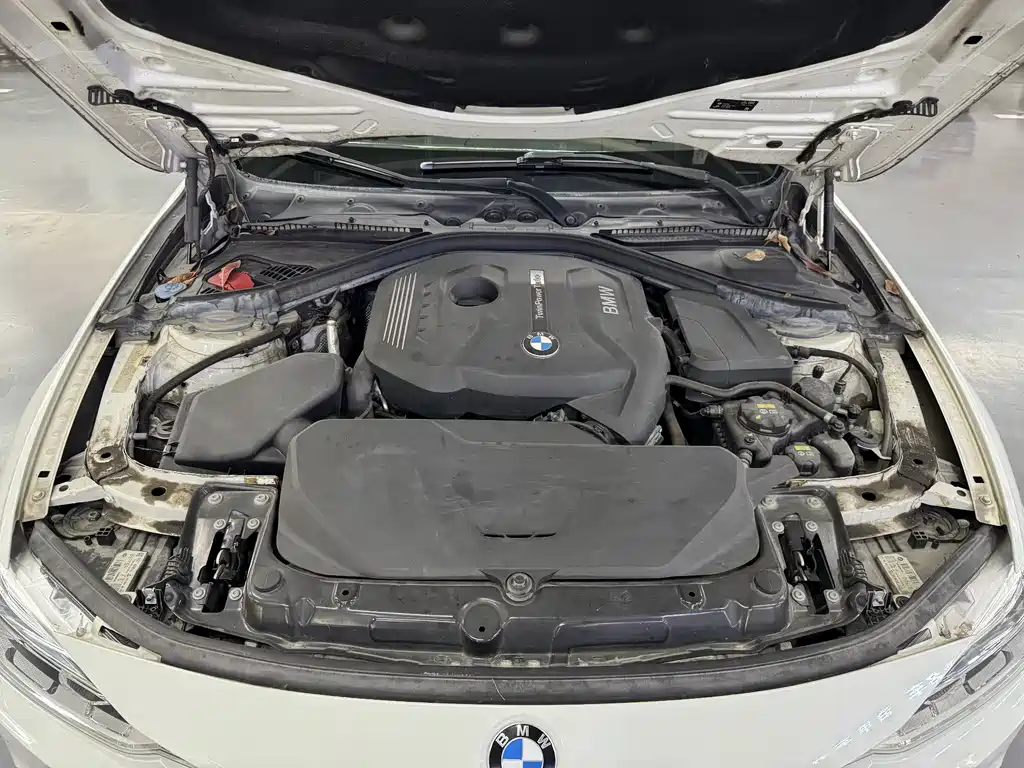 BMW 3 Series 2018 — фото 14