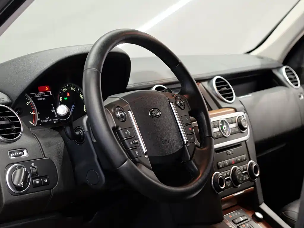 Land Rover Discovery 2016 — фото 14