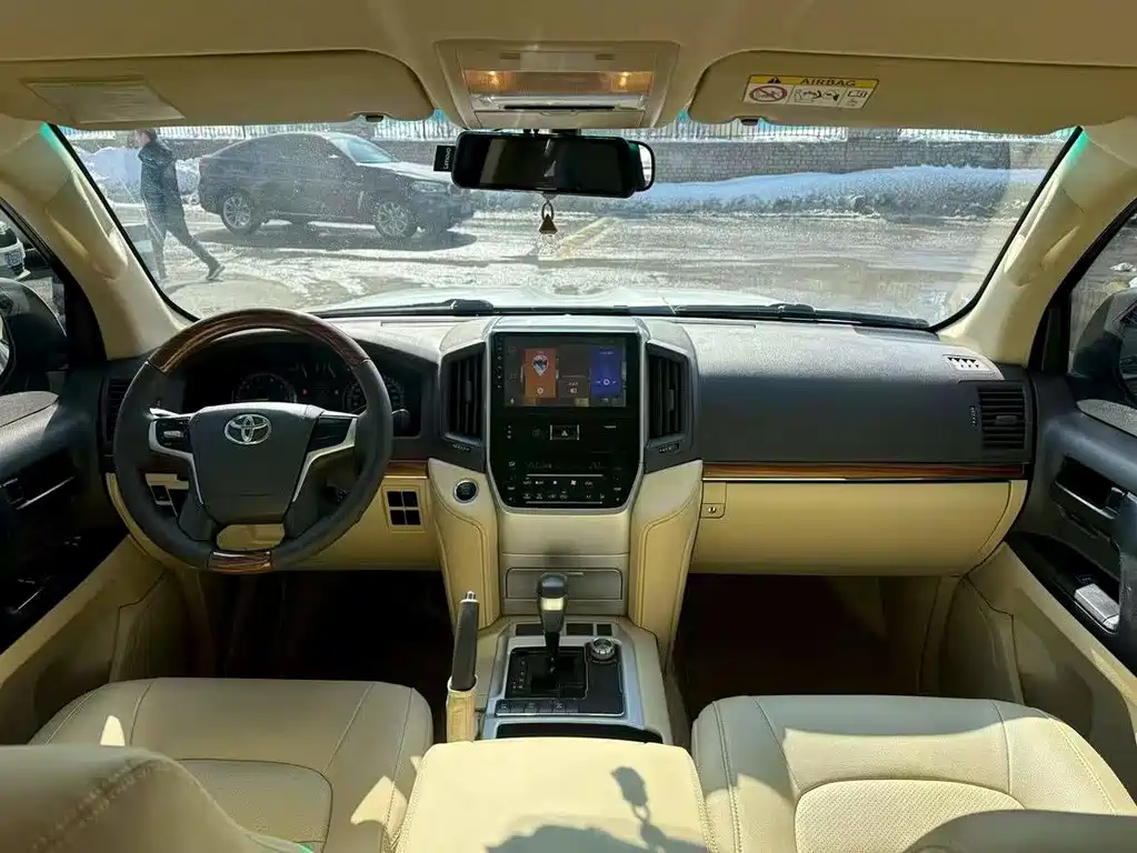Toyota Land Cruiser 2017 — фото 4