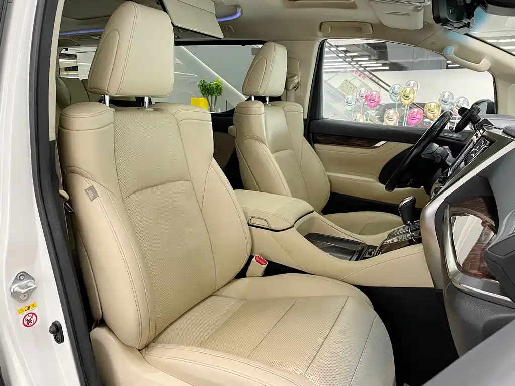 Toyota Alphard 2020 — фото 19