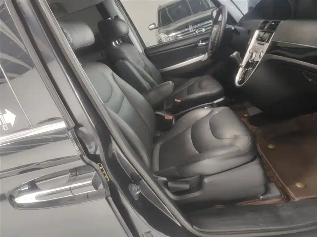 Luxgen Big 7 MPV 2015 — фото 25