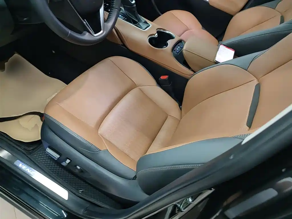 Toyota Venza 2023 — фото 15