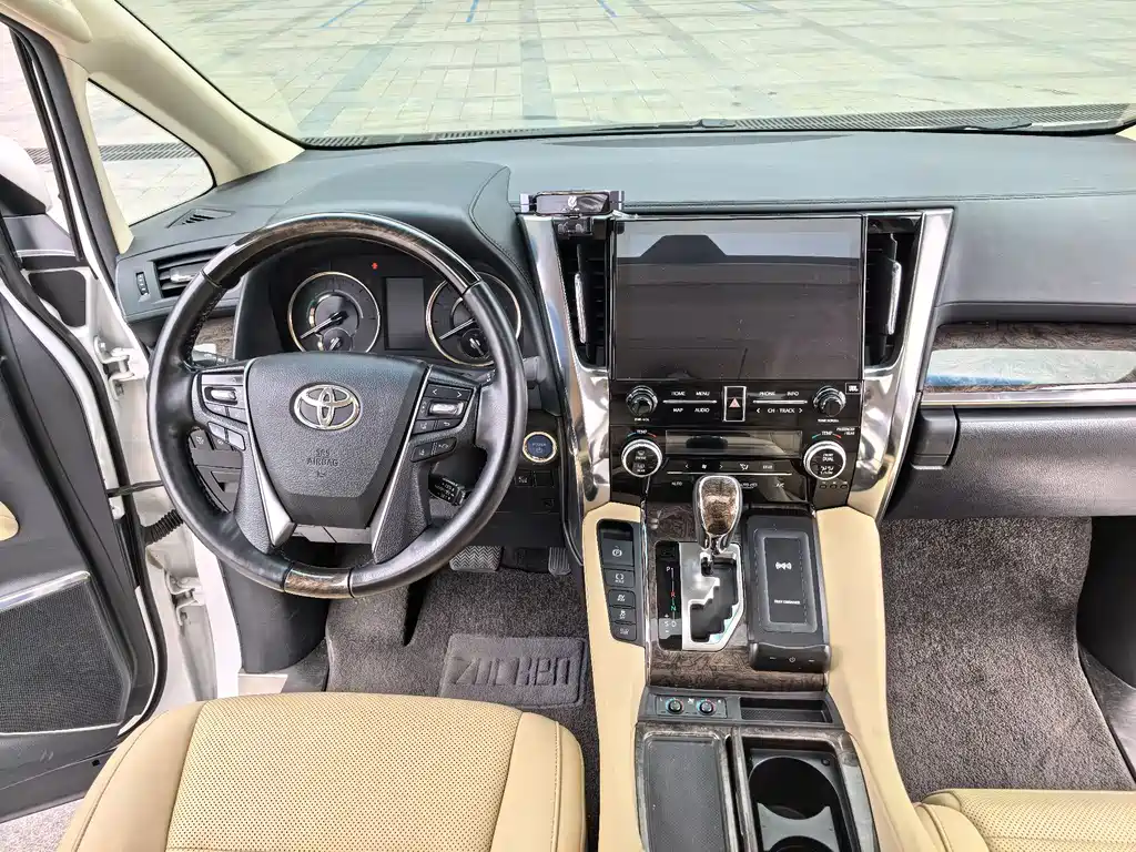 Toyota Alphard 2021 — фото 17