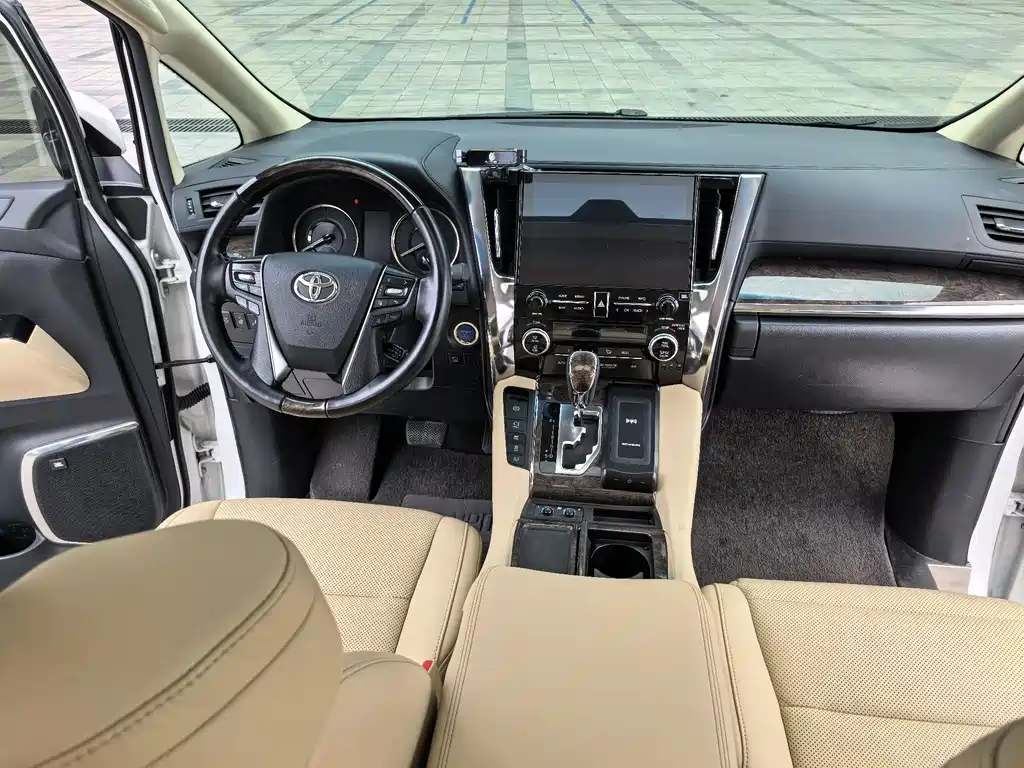 Toyota Alphard 2021 — фото 15