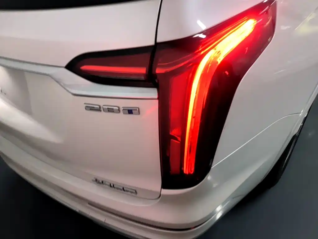 Cadillac XT6 2024 — фото 8
