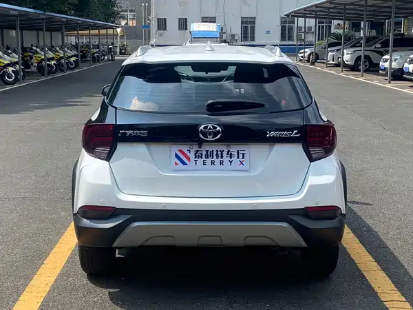 Toyota Yaris L 2022