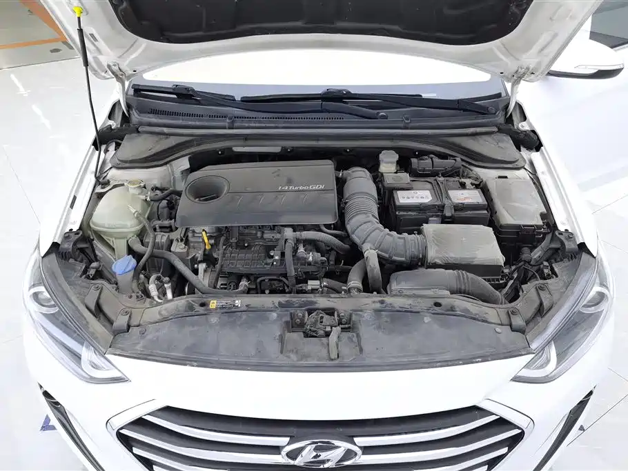 Hyundai Elantra 2019 — фото 10