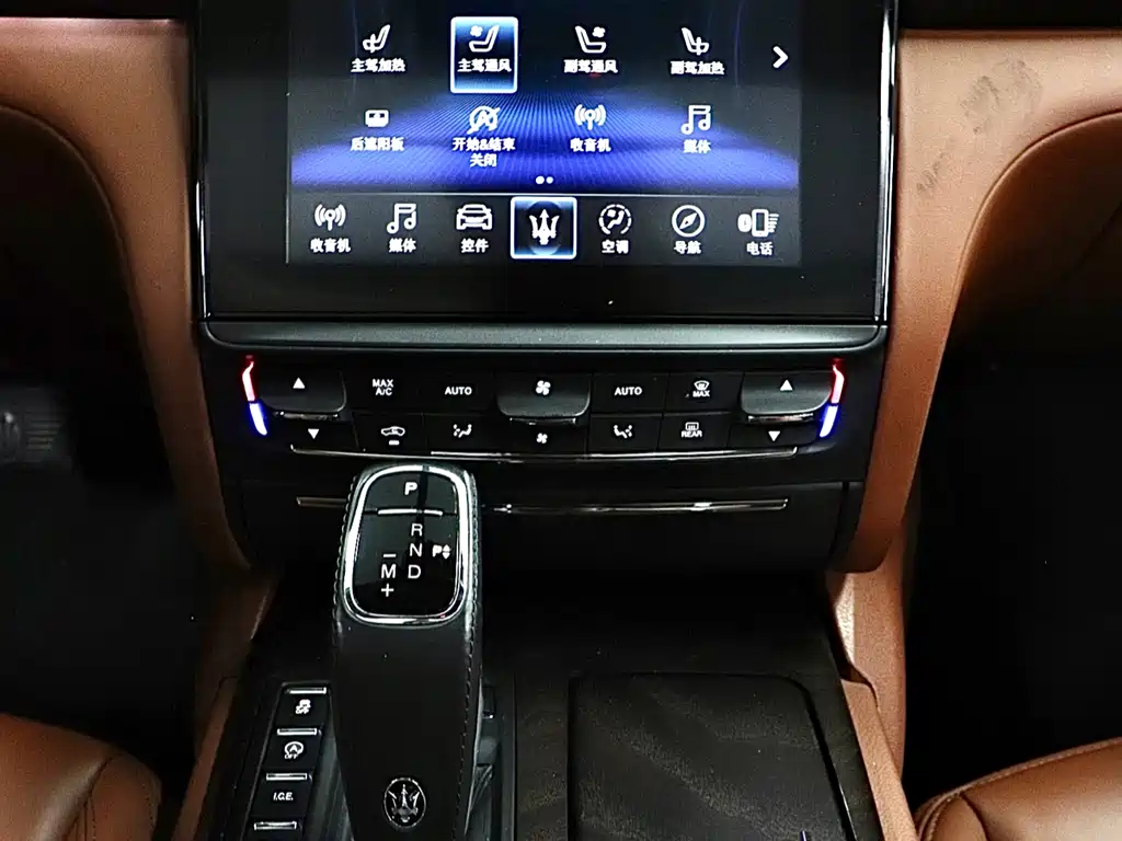 Maserati Quattroporte 2020 — фото 20