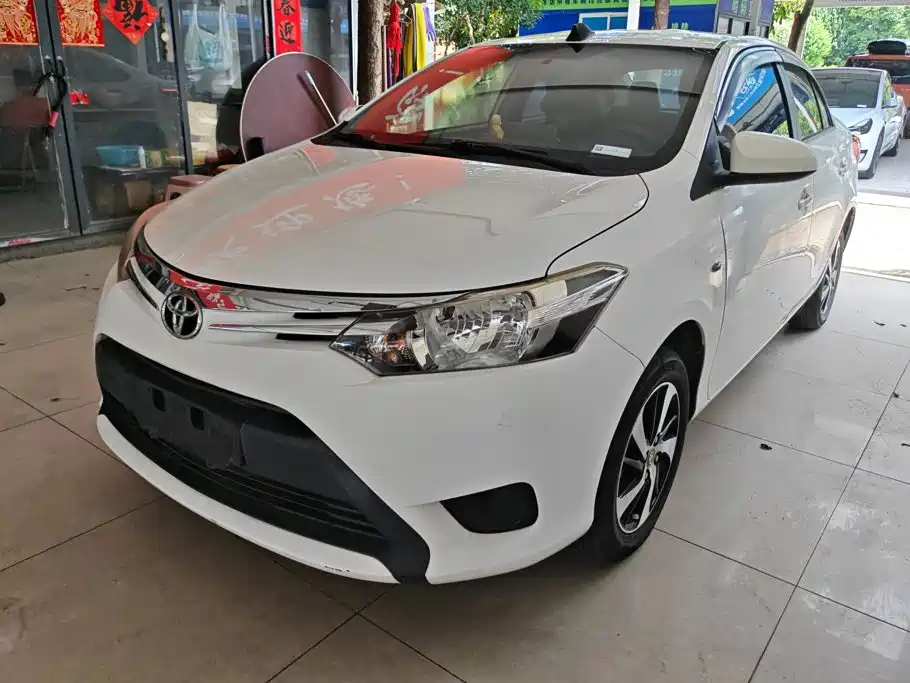 Toyota Vios 2015 — фото 1