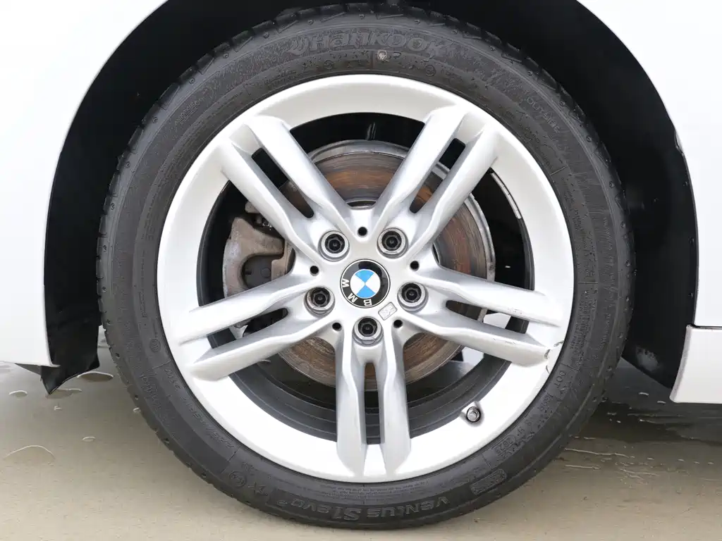 BMW 1 Series 2021 — фото 16