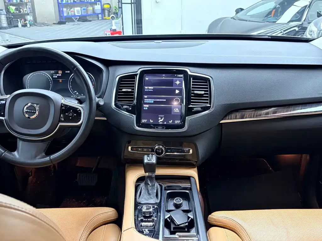 Volvo XC90 2016 — фото 11