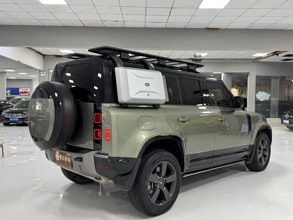 Land Rover Defender 2023 — фото 9