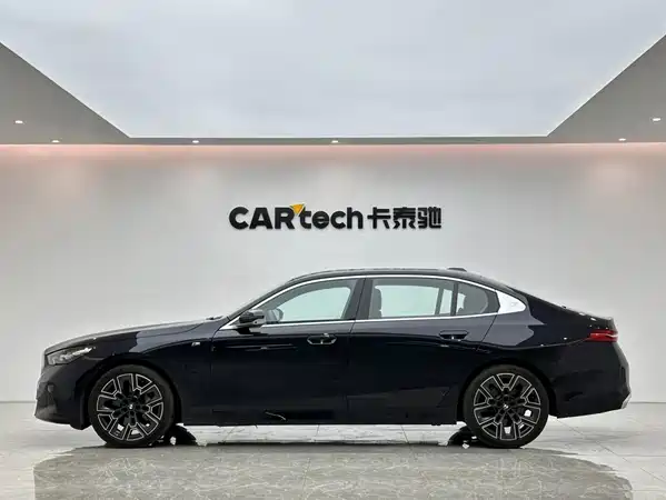 BMW 5 Series 2025