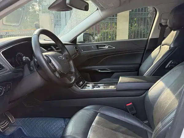 Ford Taurus 2020