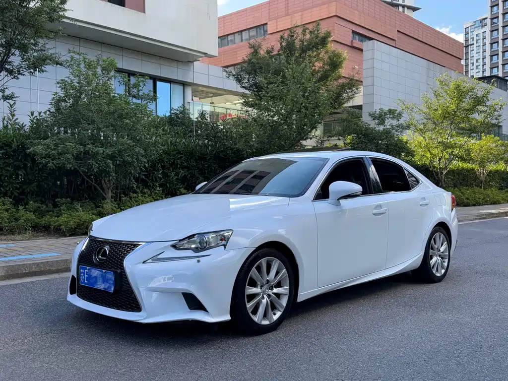 Lexus IS 2014 — фото 1