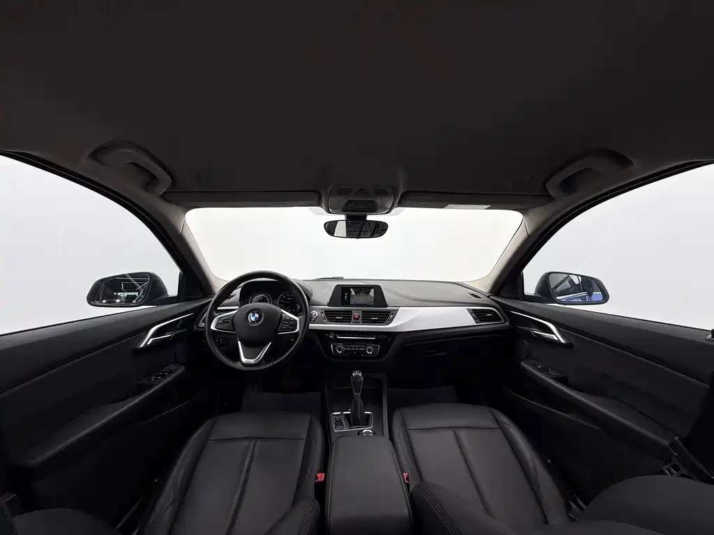 BMW 1 Series 2019 — фото 10