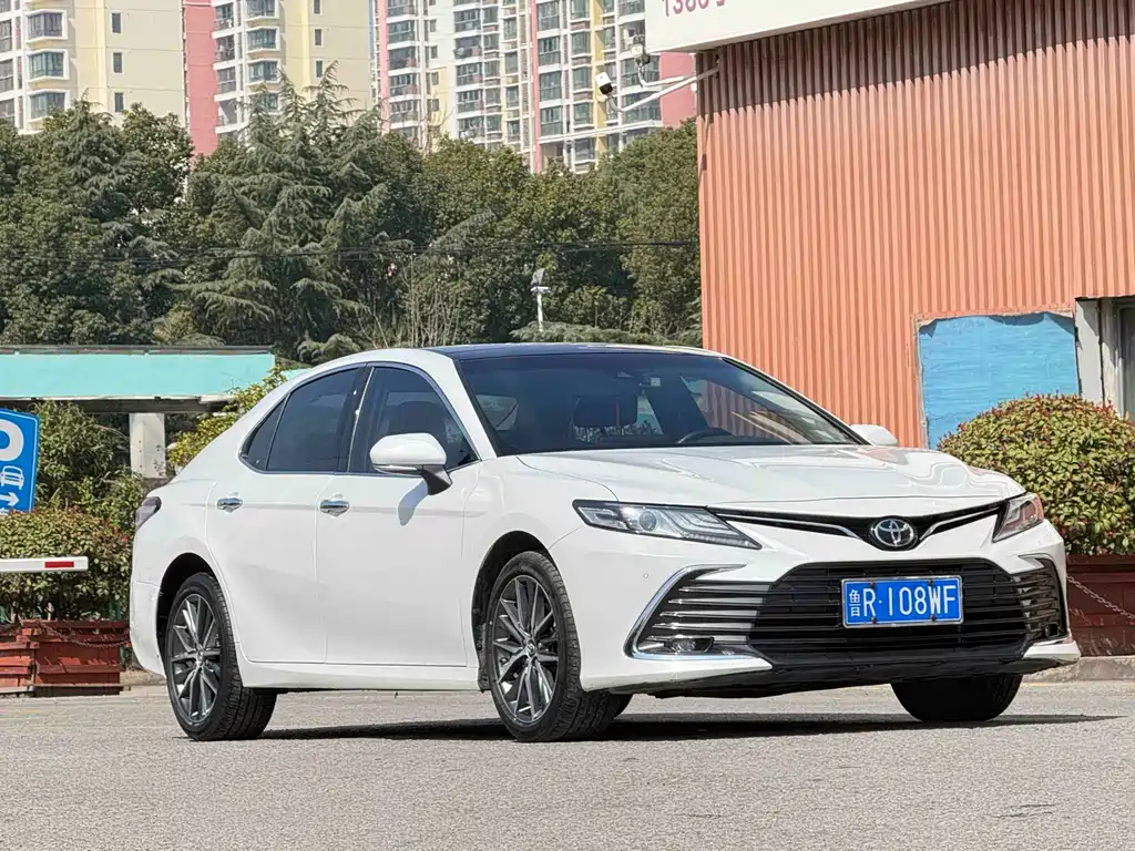 Toyota Camry 2022 — фото 6