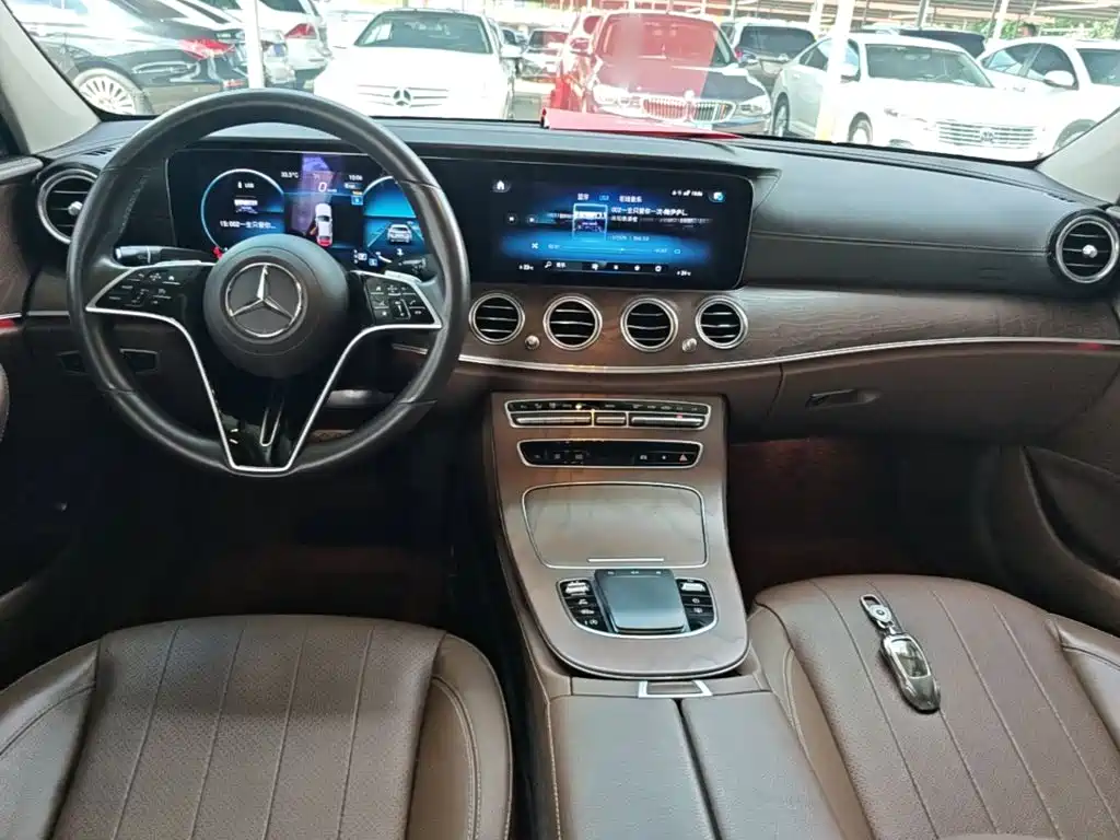 Mercedes-Benz E-Class 2023 — фото 10