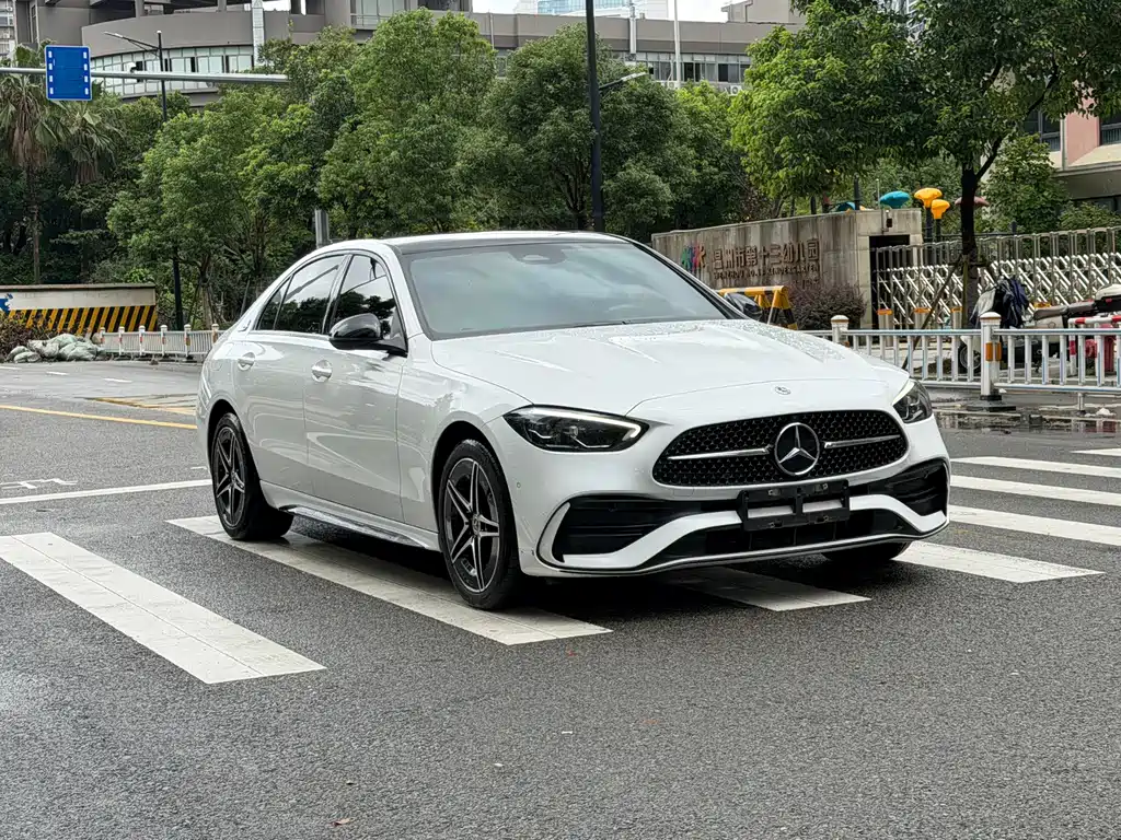 Mercedes-Benz C-Class 2023 — фото 3