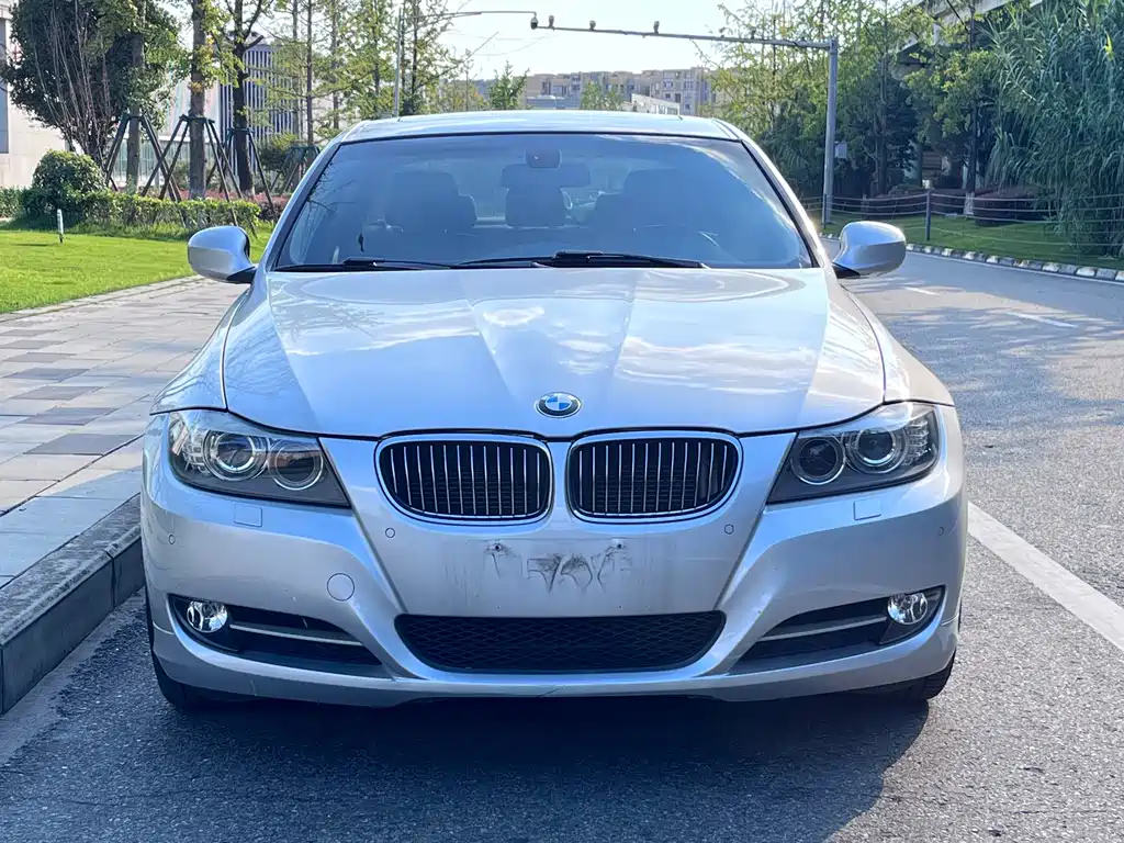 BMW 3 Series 2011 — фото 2