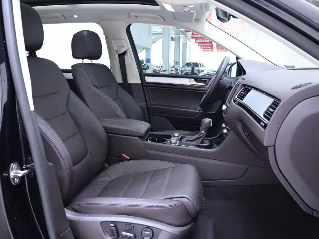 Volkswagen Touareg 2018 — фото 21