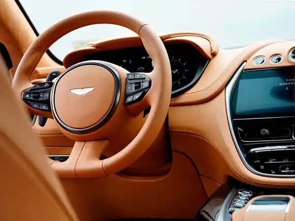 Aston Martin DBX 2024