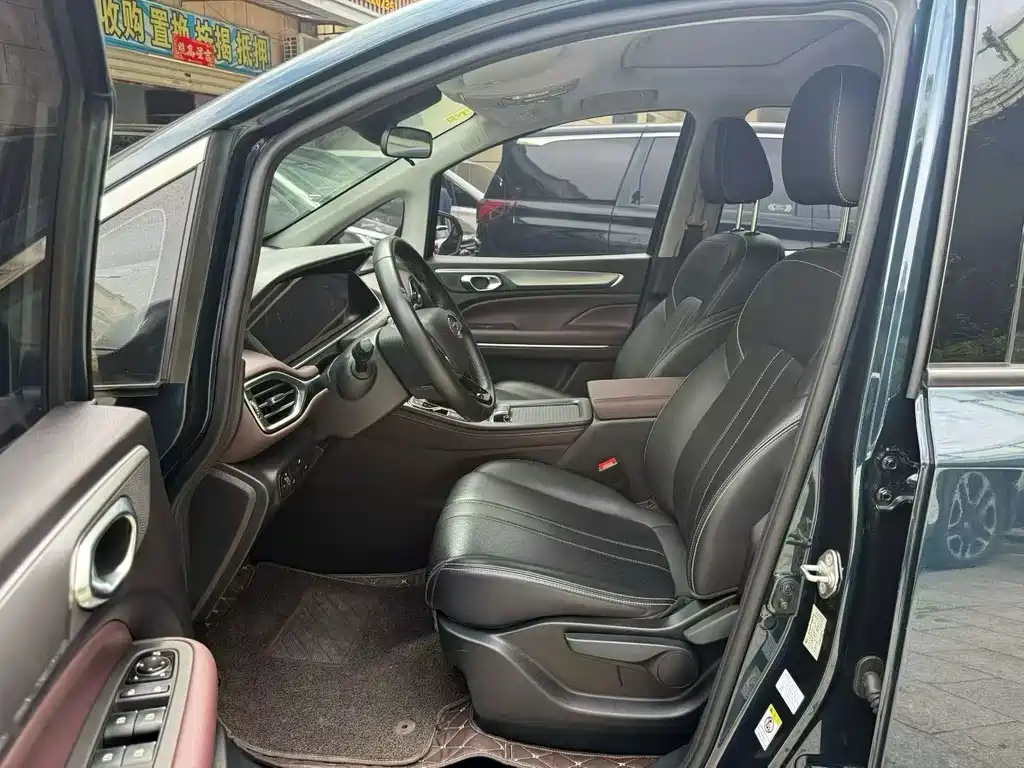 GAC Trumpchi M6 2021 — фото 4