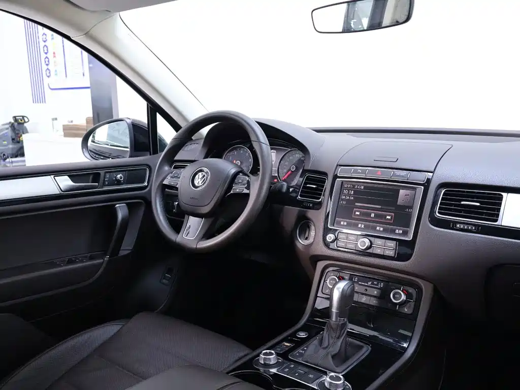 Volkswagen Touareg 2018 — фото 14