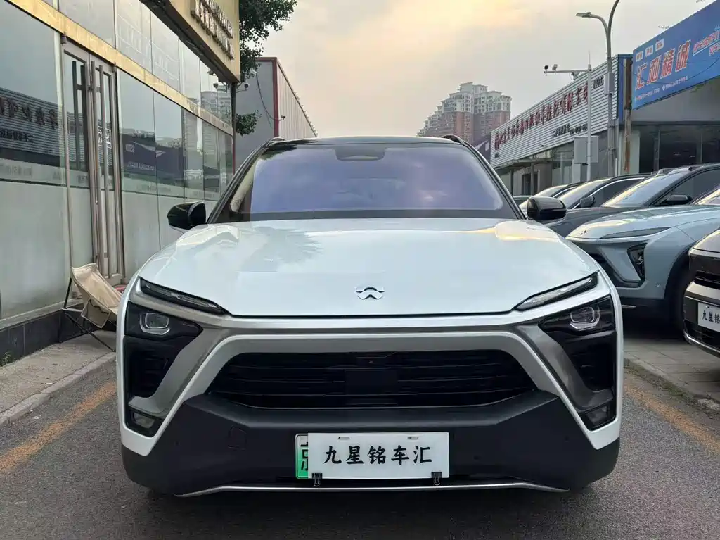 NIO ES8 2019