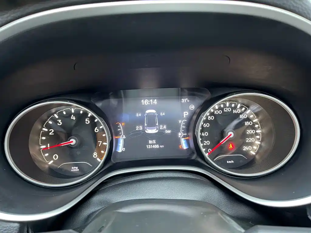 Jeep Compass 2018 — фото 28